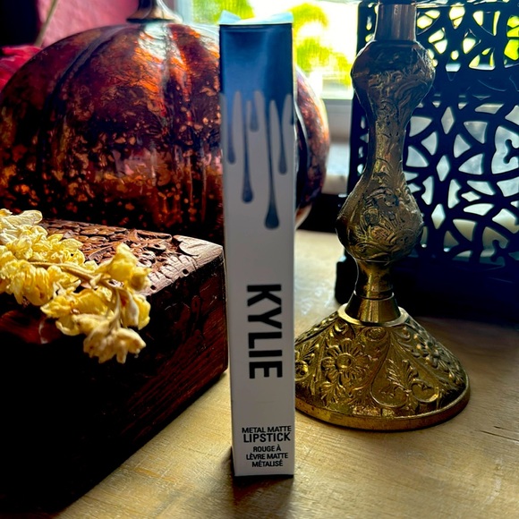 Kylie Cosmetics-Kymajesty - Picture 1 of 2